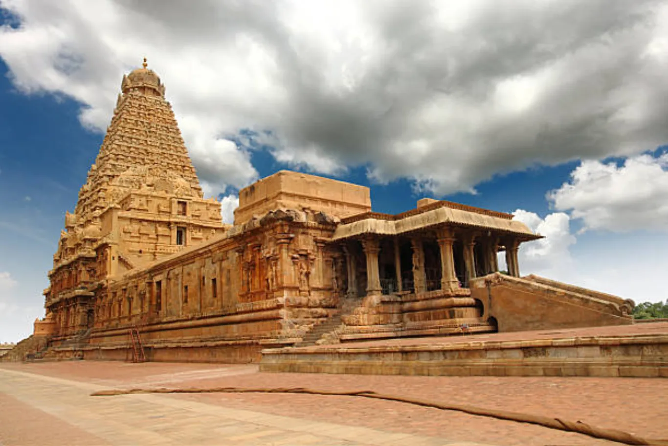Thanjavur street or temple scene