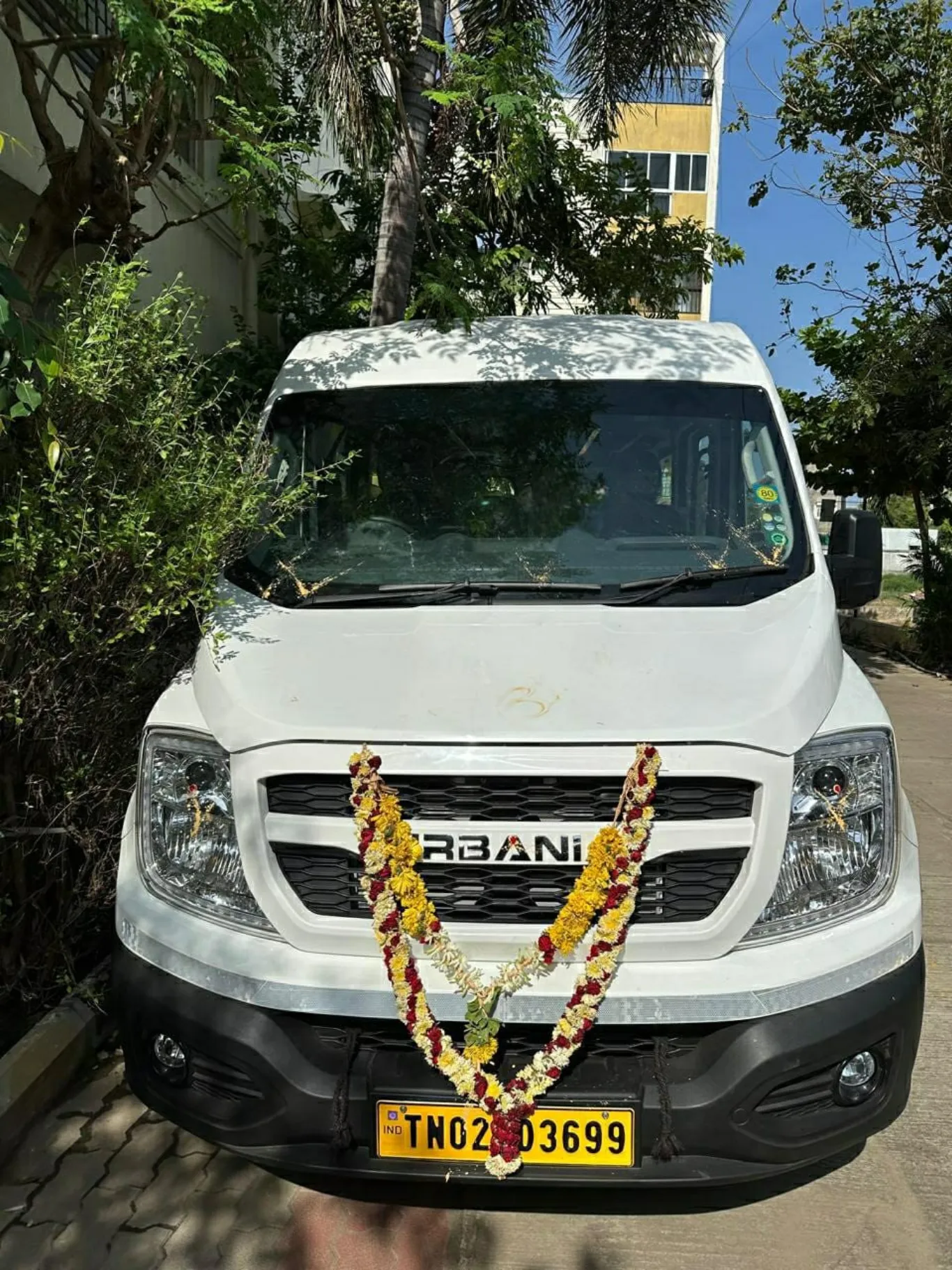 Wedding guest shuttle Urbania with floral decoration